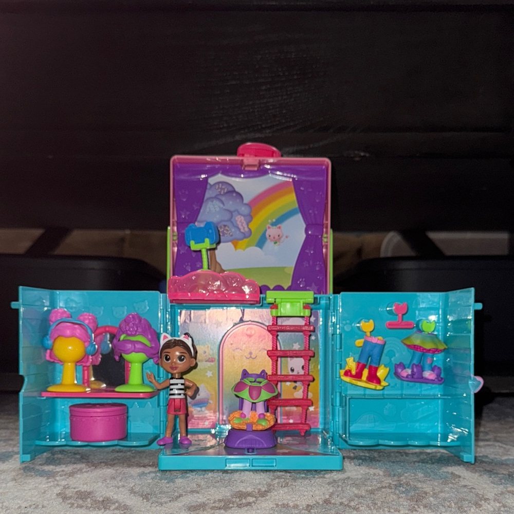 Gabby’s Dollhouse, Rainbow Closet Portable Playset with a Gabby Doll